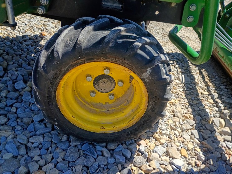 2013-john-deere-1025r-image-73