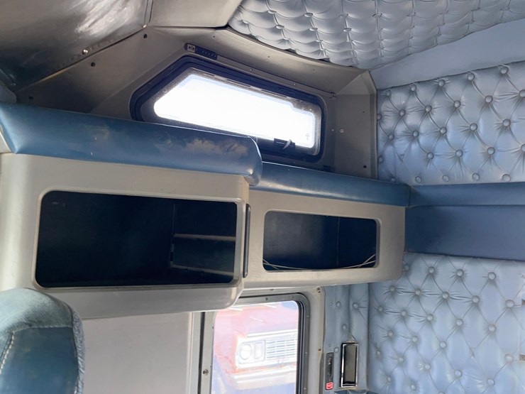 2004-kenworth-w900-image-82