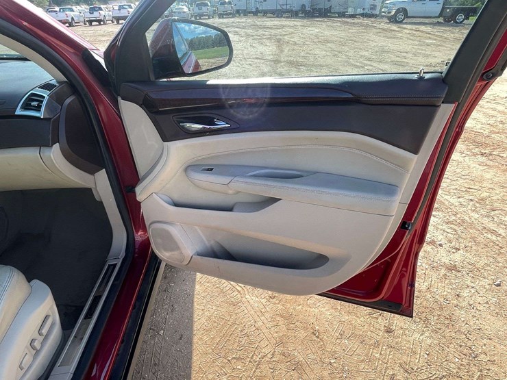 2011-cadillac-srx-image-17