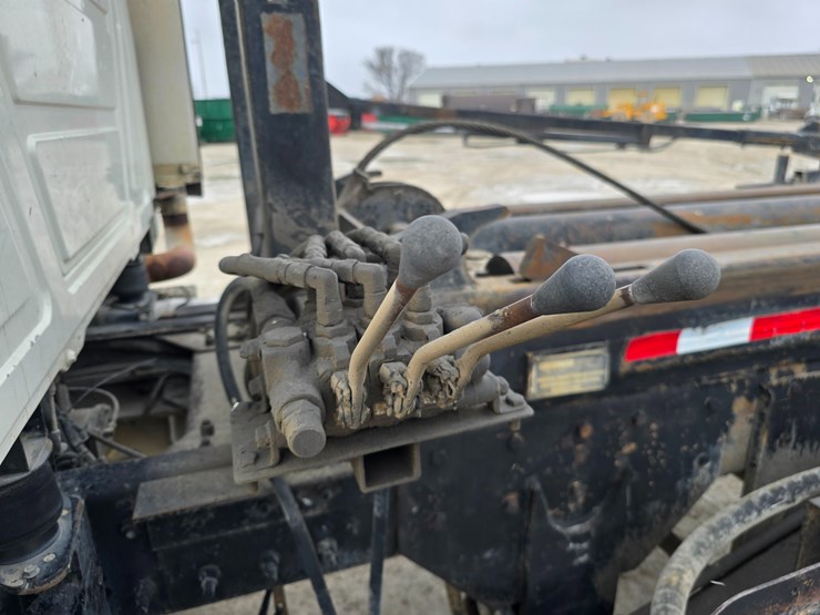 #22589-•-2006-mack-cv713-granite-roll-off-garbage-truck-image-61