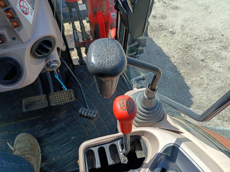 2019-kubota-m7060-image-37