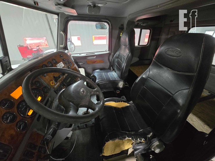 2009-peterbilt-367-image-9