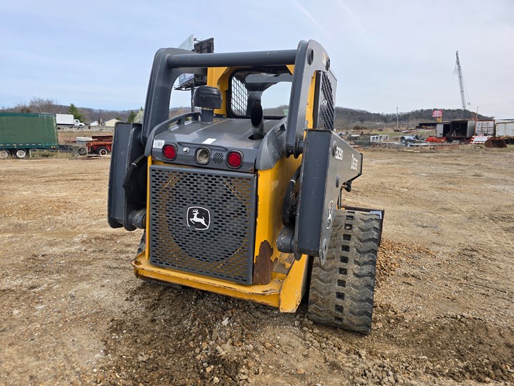 2013-deere-329d-image-8