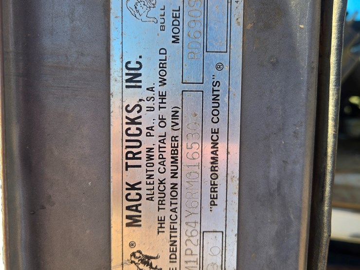 1994-mack-rd690s-image-65
