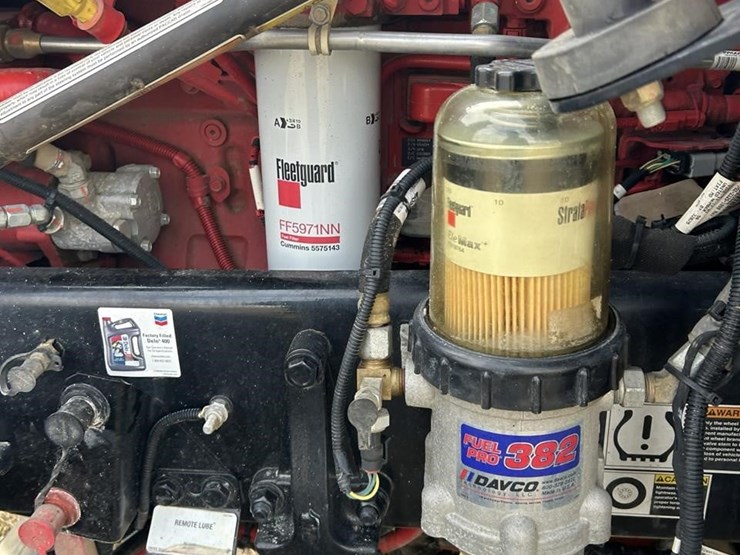 2025-kenworth-w900-image-25