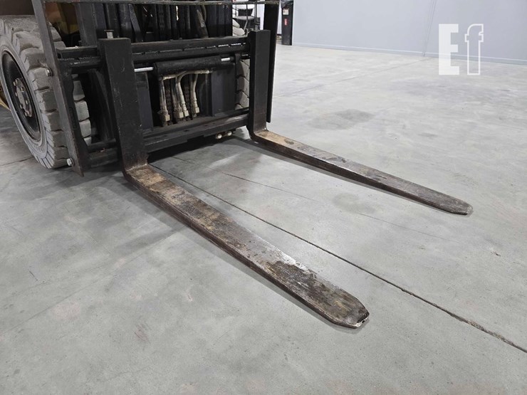 2019-caterpillar-gp25n-image-10