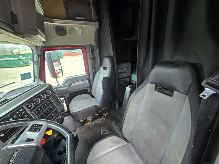 #22592-•-2019-mack-anthem-sleeper-truck-image-44