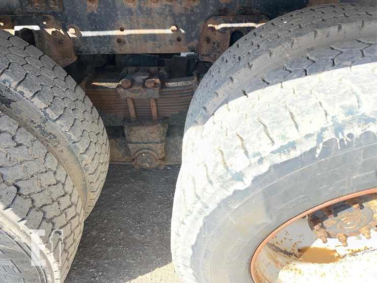 2005-sterling-lt9500-image-37