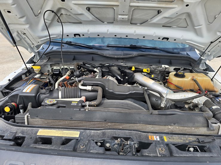 2013-ford-f550-image-18