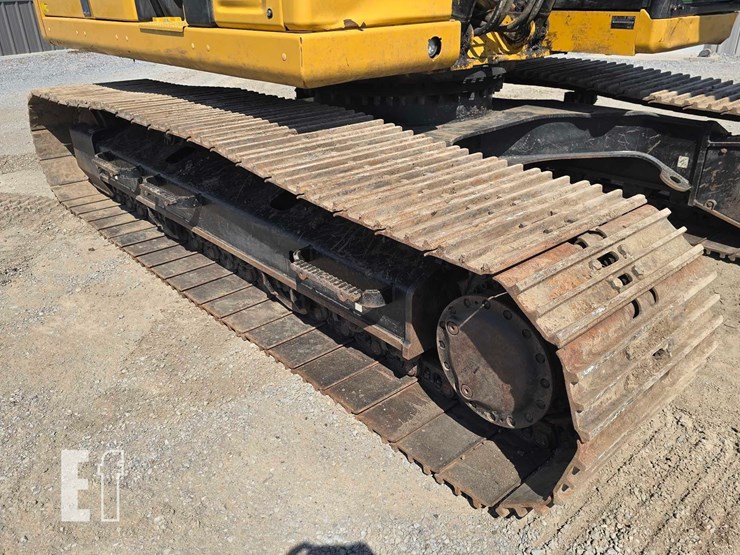 2020-caterpillar-323-image-39