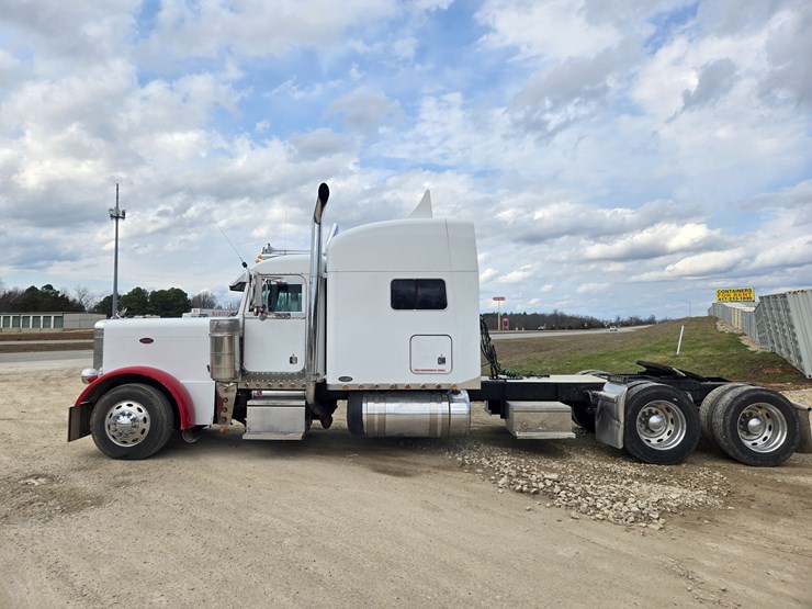2000-peterbilt-379-image-8