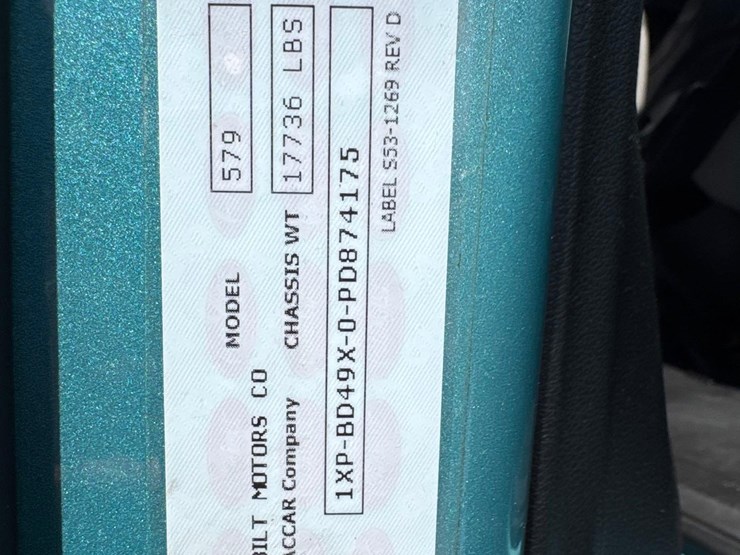 2023-peterbilt-579-image-10