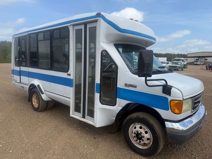 2006-ford-e350-image-4
