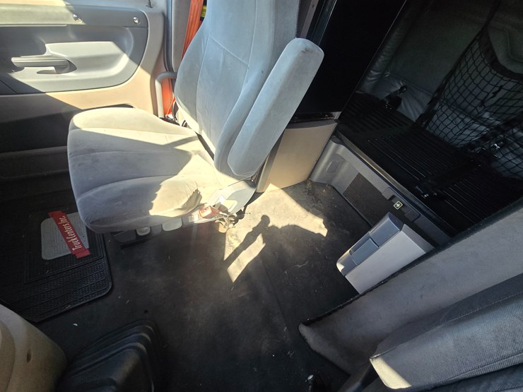 2014-freightliner-cascadia-125-image-70