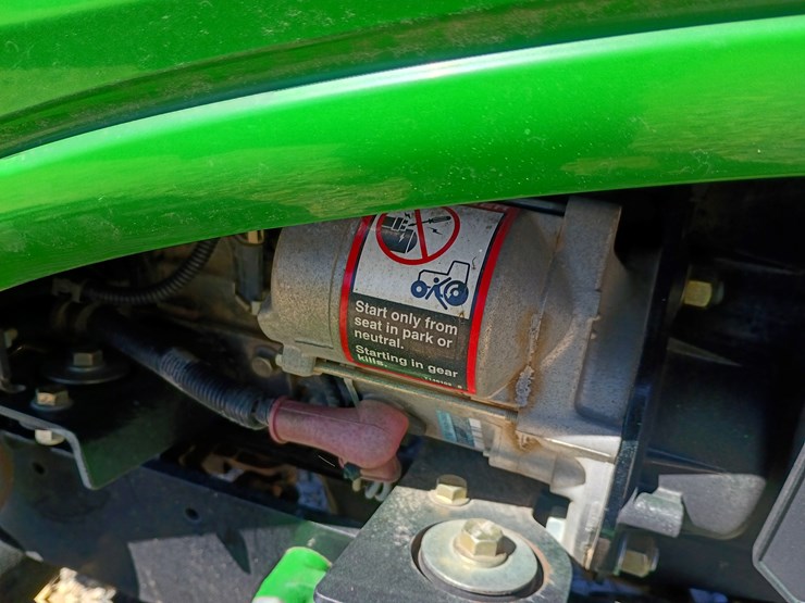 2013-john-deere-1025r-image-21