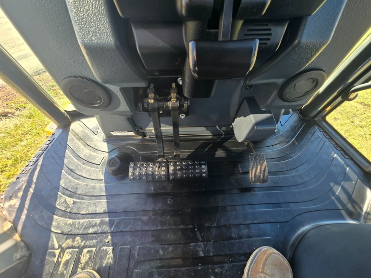 2015-deere-410l-image-82