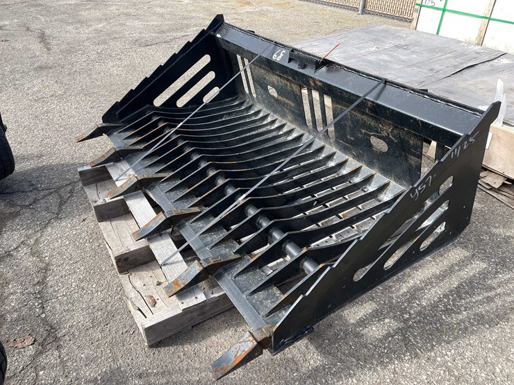 #7054-•-unused-heavy-duty-68"-skid-steer-rock-bucket-(o9)-image-8