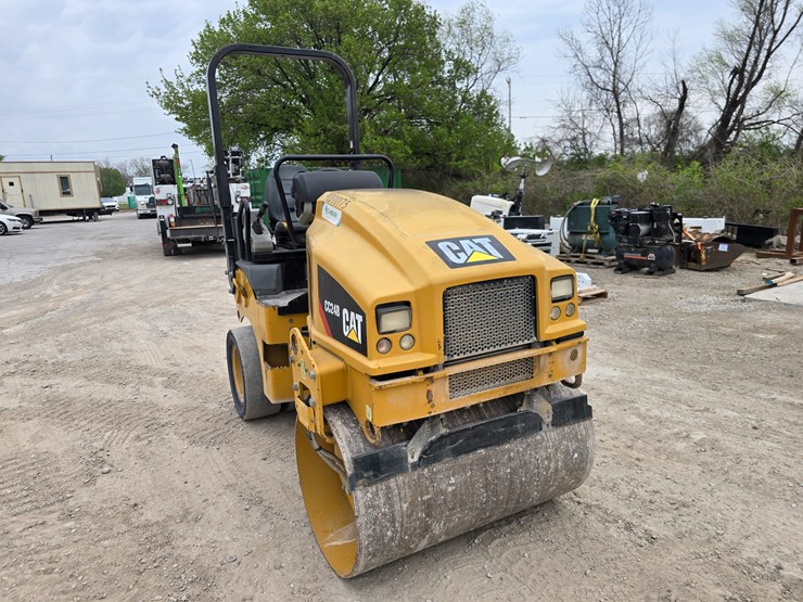 2018-caterpillar-cc24b-image-17