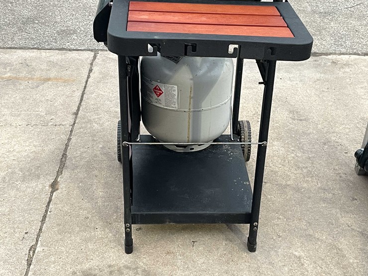 #7015-•-aussie-propane-grill-(o3)-image-15