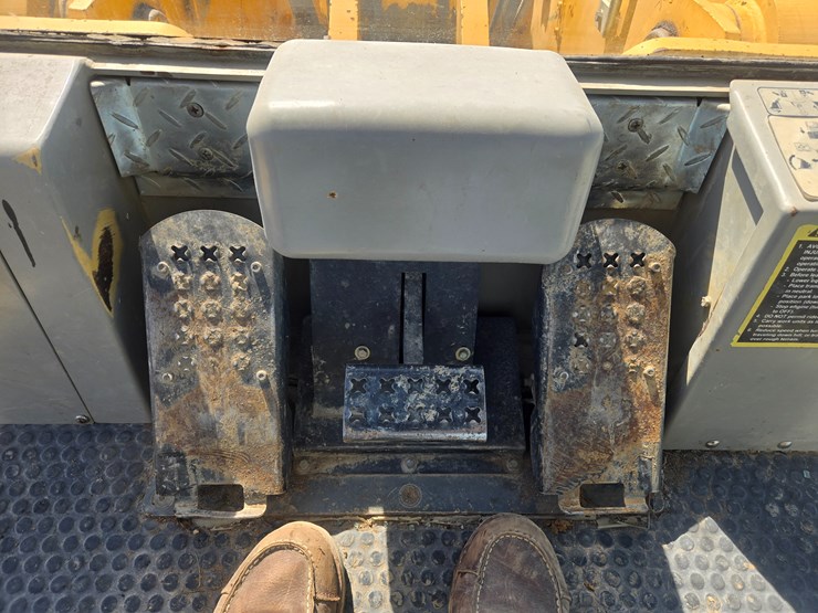 2004-deere-755c-image-47