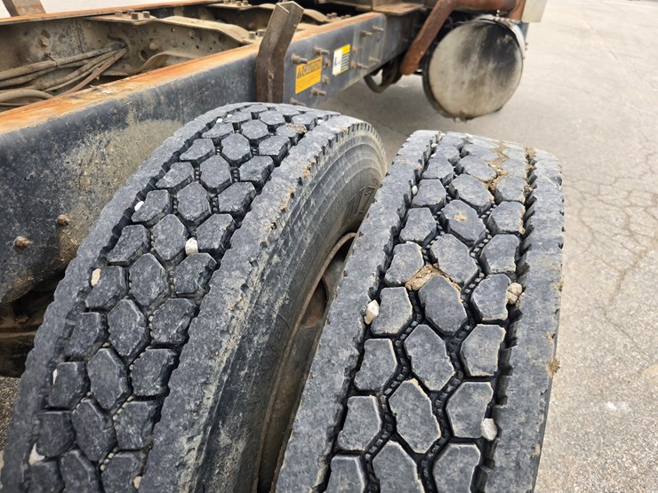 2003-mack-rd688s-image-48