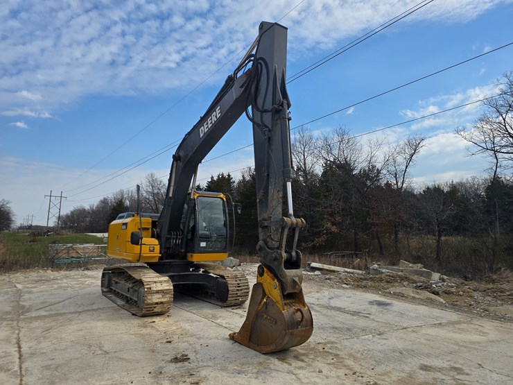 2013-deere-160g-lc-image-16