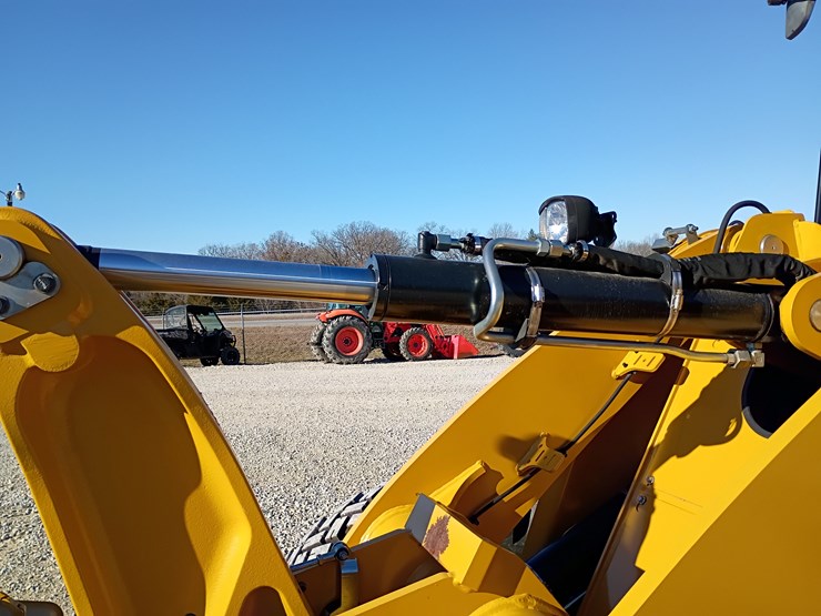 2023-caterpillar-910-image-59