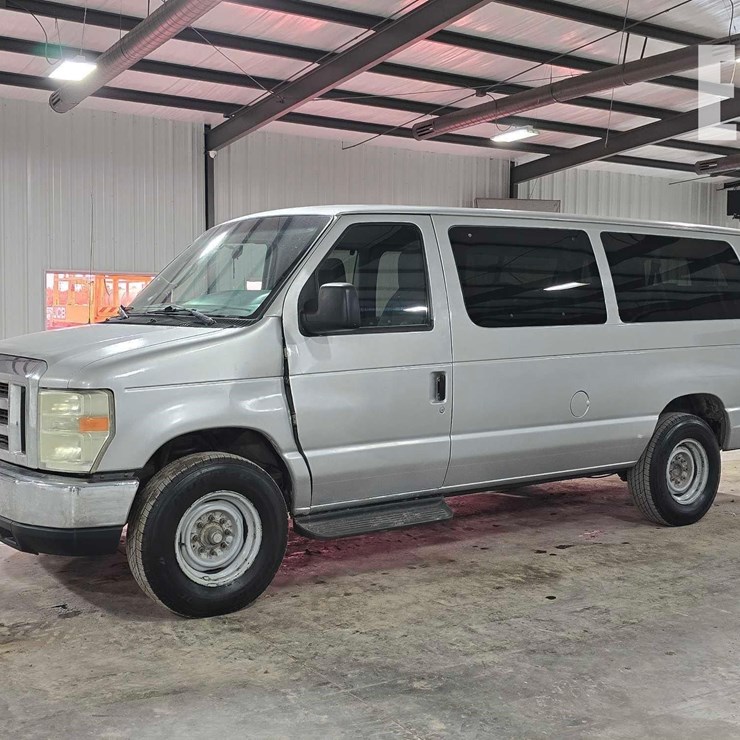 2011 FORD E350 XLT
