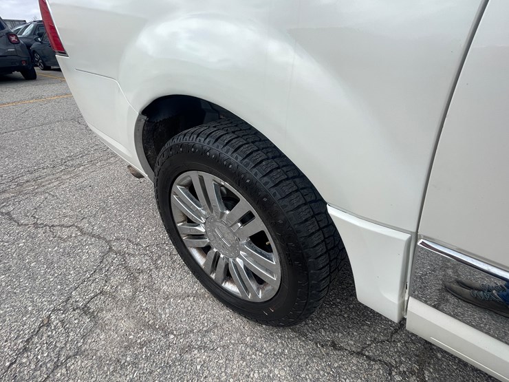 2008-lincoln-navigator-image-13