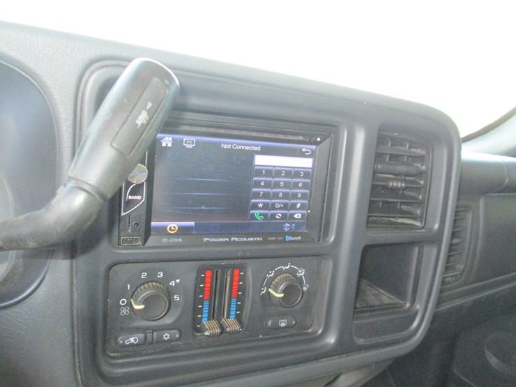 2004-chevrolet-2500hd-image-33