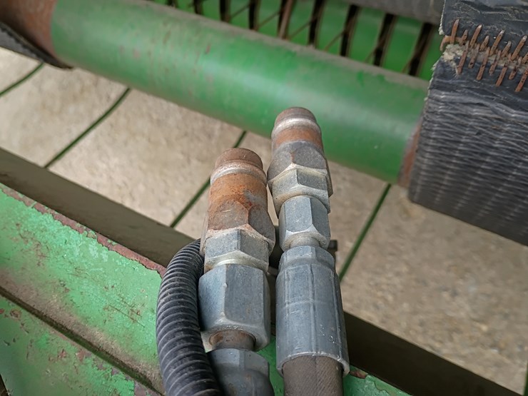 2000-john-deere-556-image-12