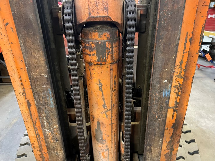 #1466-•-yale-5000-lb-lift-capacity-forklift-(pr4)-image-11