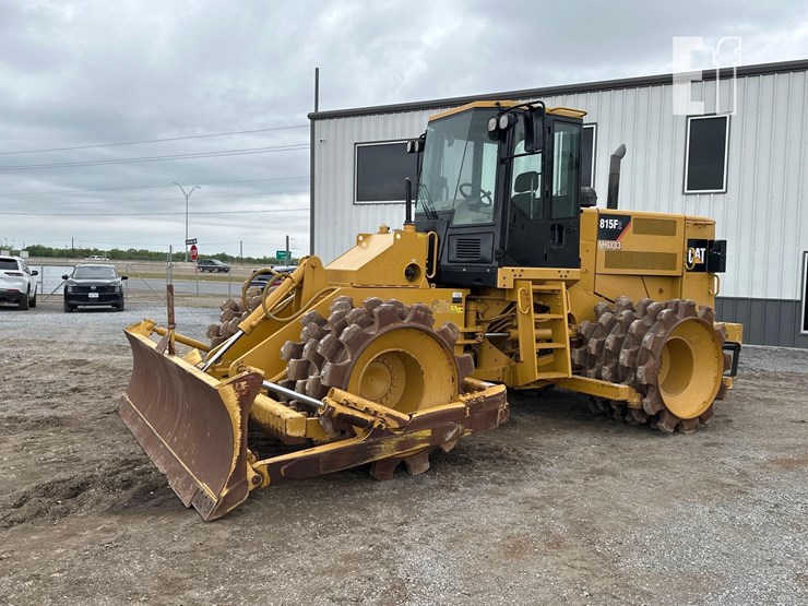 2015-caterpillar-815f-2-image-1