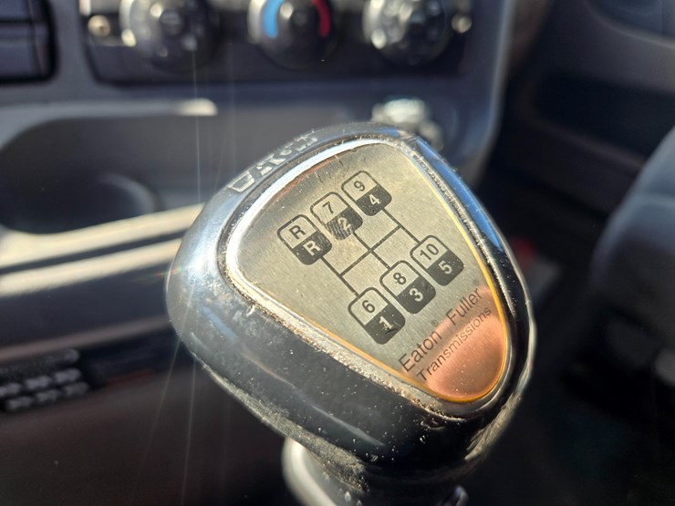 2014-freightliner-cascadia-125-image-63