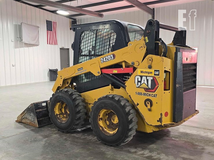 2021-caterpillar-242d3-image-4