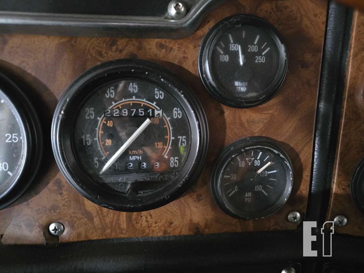 2002-peterbilt-378-image-13