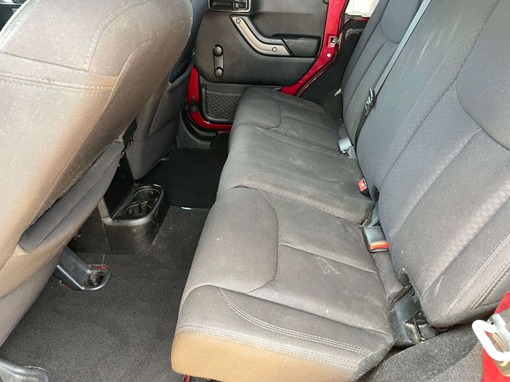 2013-jeep-wrangler-sport-image-14