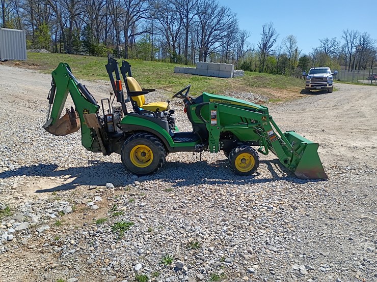 2013-john-deere-1025r-image-11