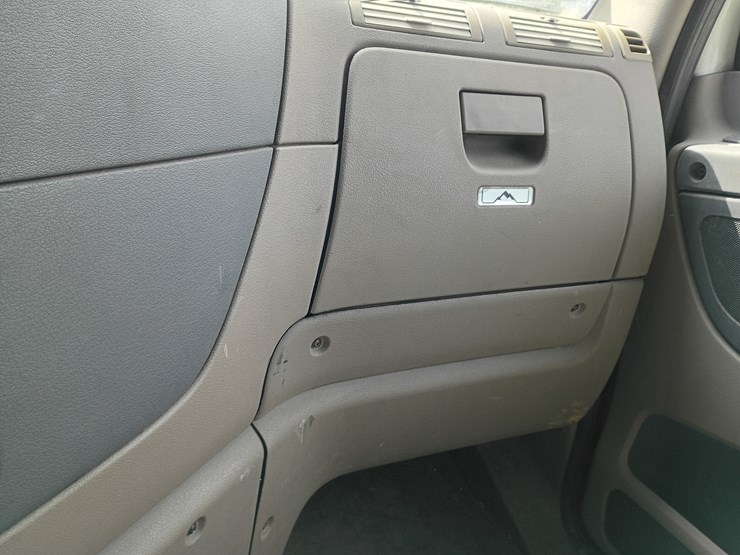 2009-freightliner-cascadia-125-image-48