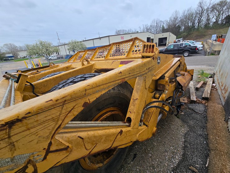 2006-deere-1812c-image-10