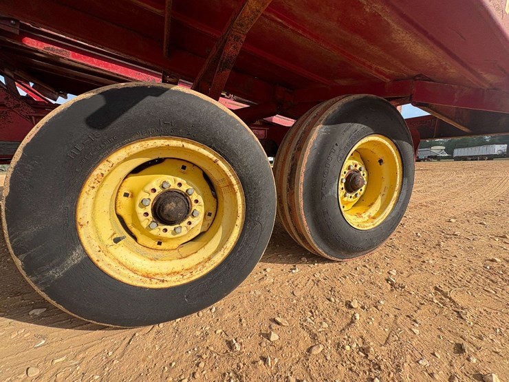 new-holland-1033-image-19