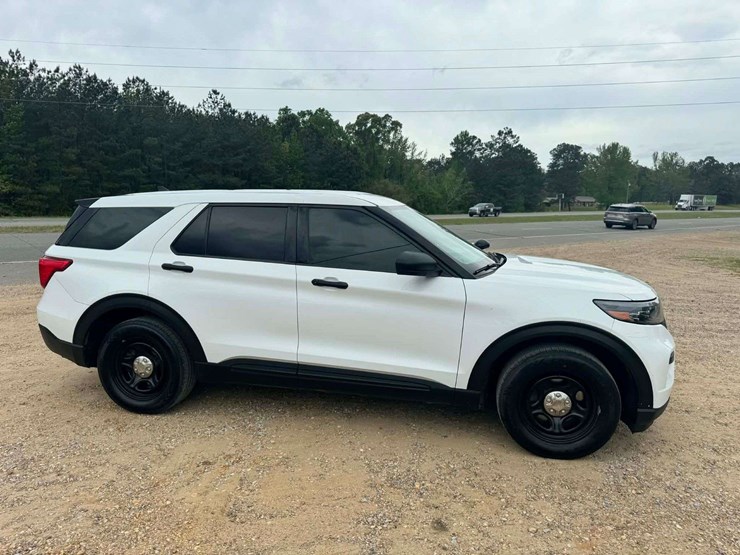 2021-ford-explorer-image-10