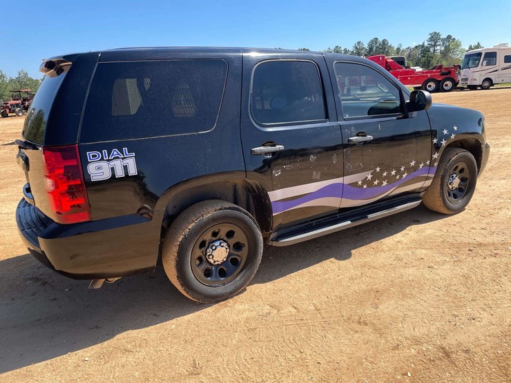 2011-chevrolet-tahoe-image-3