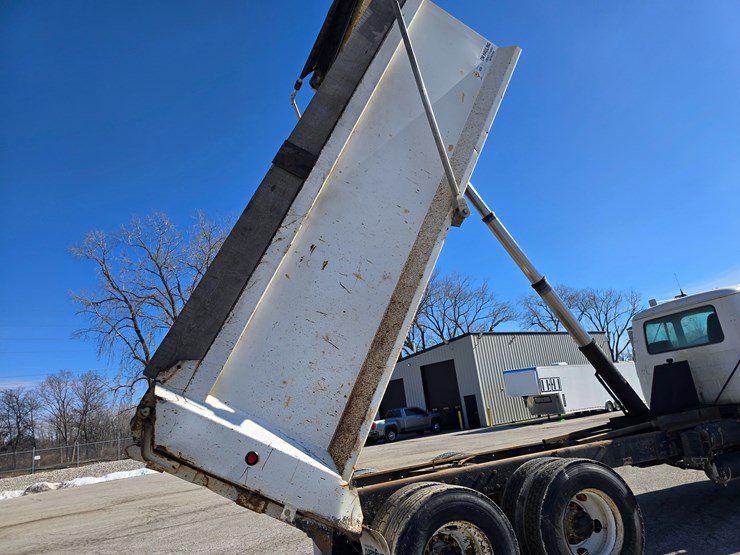 2001-mack-rd688s-image-62