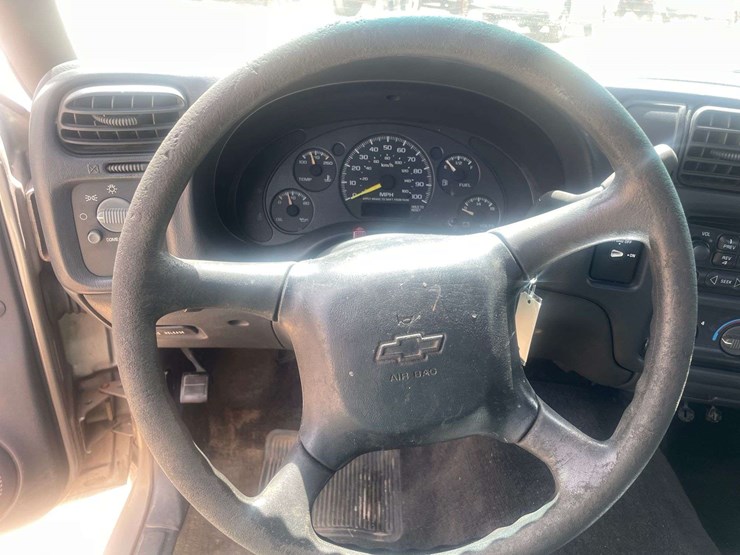 2000-chevrolet-s10-image-12