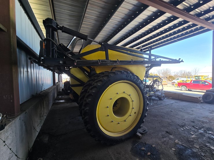 2019-ag-spray-equipment-8000-image-2