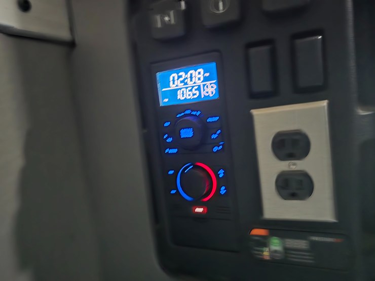 #22610-•-2019-mack-anthem-sleeper-truck-image-59