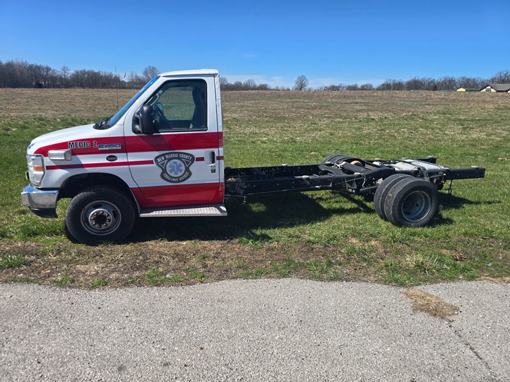 2016-ford-e450-image-4