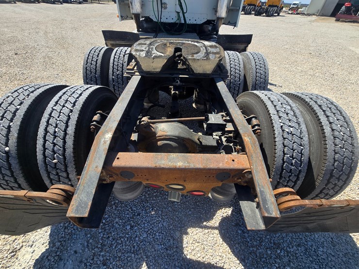 2006-freightliner-columbia-120-image-71