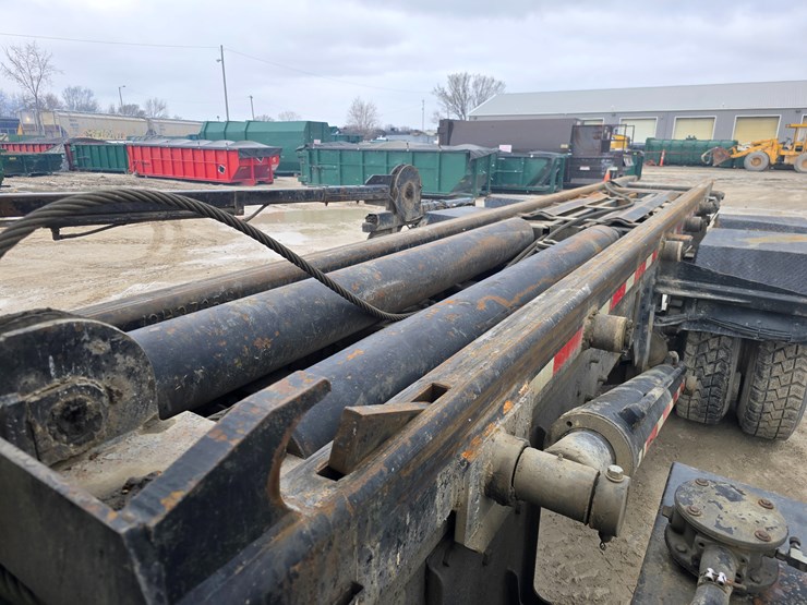 #22591-•-2007-mack-cv713-granite-roll-off-truck-image-69